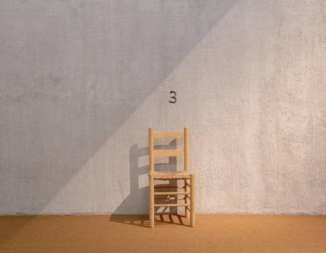 Ciclo Les cadires de Tàpies: Invocar l’escletxa en el Museu Tàpies