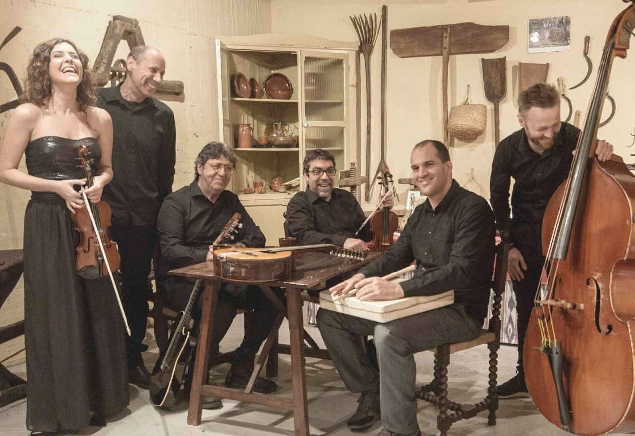 Posidònia, Mediterranean folk: vermouth concert in Alcúdia