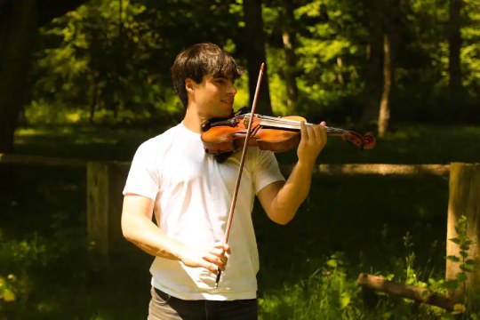 Violin Micro-Concert with Sergio Muñoz in Donostia