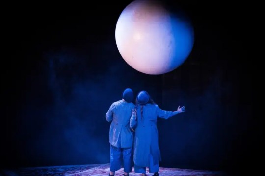 Fly me to the moon: poetisches Clowntheater im Gazteszena