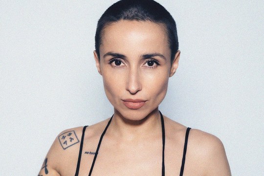 Zahara präsentiert ihre Elektronik-Show „ZAHARAVE:lite“