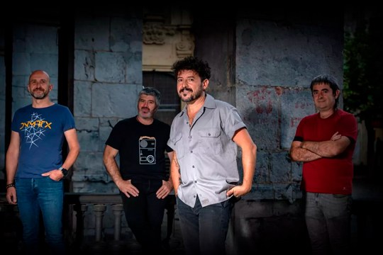 Etzakit live im Konzert im Kafe Antzokia Bilbao