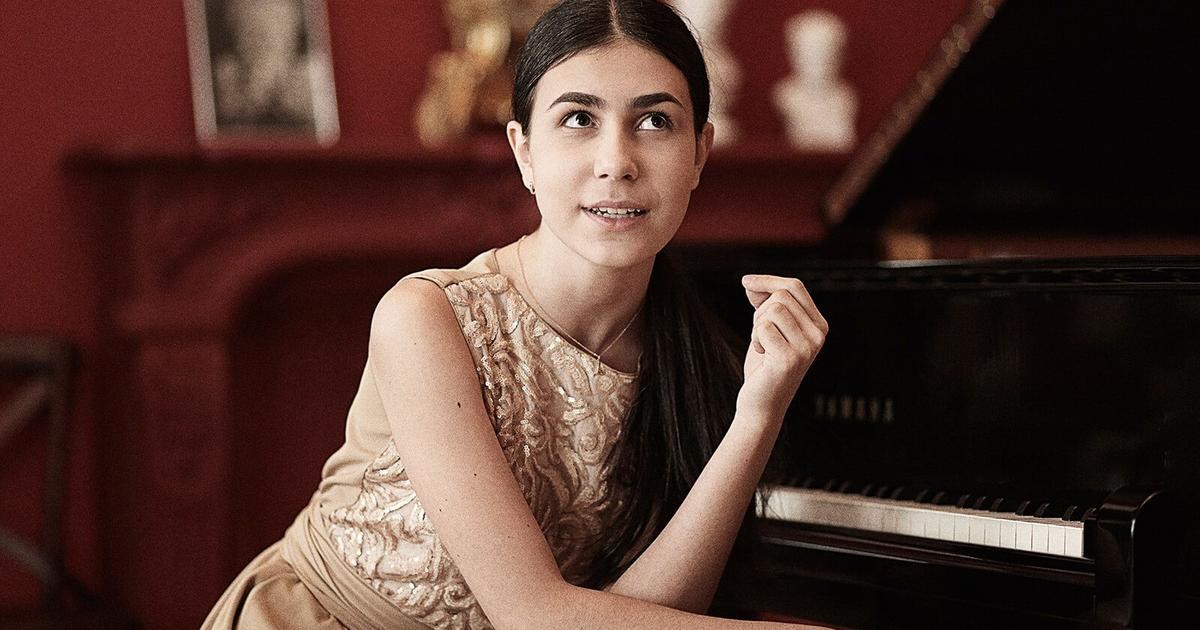 Alexandra Dovgan al piano en el Palau de la Música Catalana
