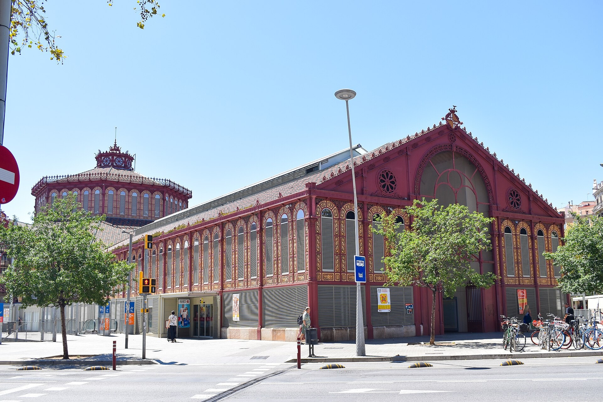 Encants de Sant Antoni: Kleidung und Accessoires rund um die Markthalle